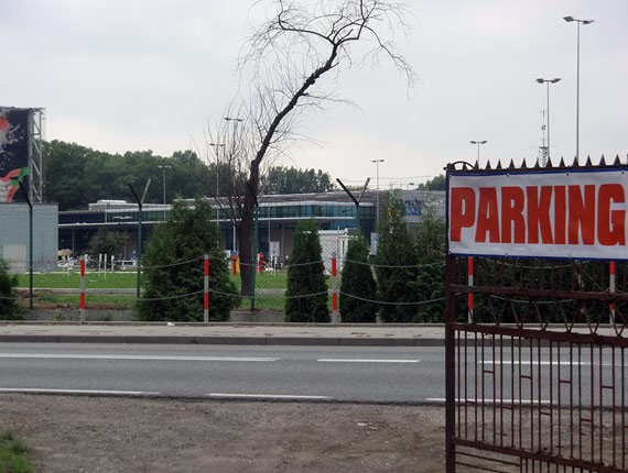 Parking widok na lotnisko Balice Kraków